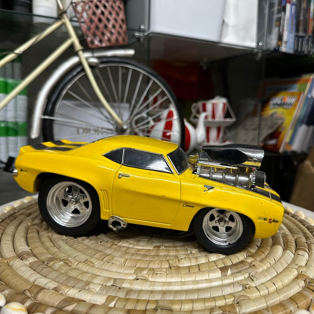 2000 Funline Muscle Mania Z28 1969 Chevy Camaro Yellow 1:18